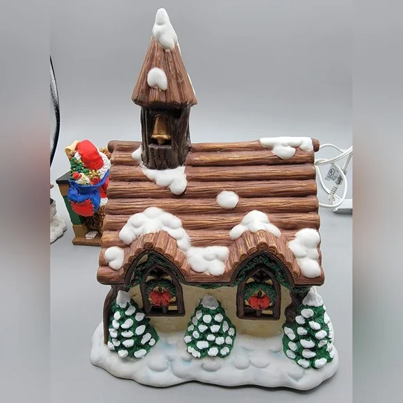 Hollybeary USA Christmas Village Set Of 4 - Picture 10 of 16